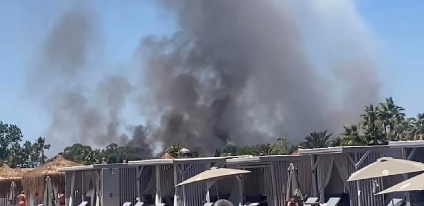 SRPKINJA U PAKLU ANTALIJE Gusti dim i vatra gutaju hotel u Turskoj (VIDEO)