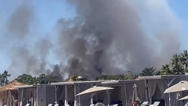 SRPKINJA U PAKLU ANTALIJE Gusti dim i vatra gutaju hotel u Turskoj (VIDEO)