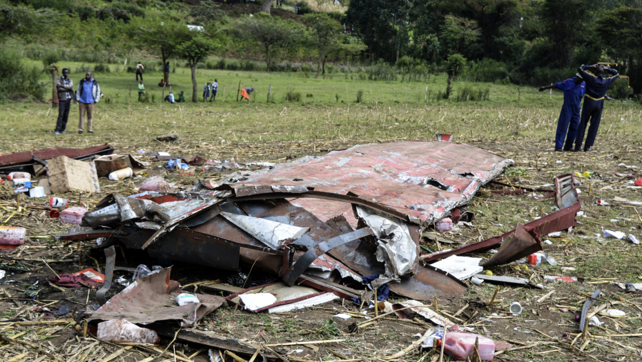 AUTOBUSU OTKAZALE KOČNICE, UPAO U REKU Najmanje 21 osoba poginula u Keniji
