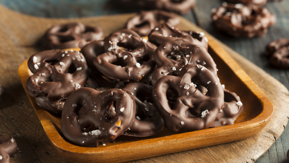 Preukusne grickalice: Recept za domaće čokoladne perece