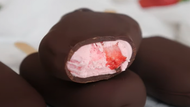 NAPRAVITE SAMI KAPRI SLADOLED Potrebna su samo četiri sastojka za savršen ukus koji će vas rashladiti!