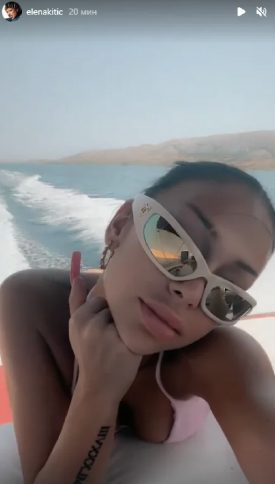PEVAČICA SE SKINULA I POKAZALA GU*U Elena Kitić uživa na moru, pobegla od problema (FOTO)