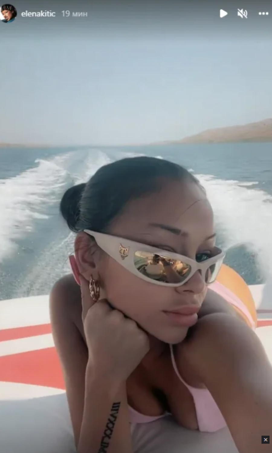 PEVAČICA SE SKINULA I POKAZALA GU*U Elena Kitić uživa na moru, pobegla od problema (FOTO)