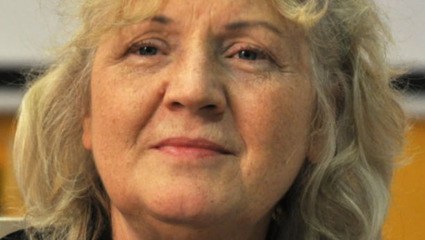 NAKON ŠTO JE OTPEVALA "ŠTO TE NEMA" ZADESILA JE TEŠKA SUDBINA Dok je išla na sahranu jedne sestre, pred očima joj se odvila nezamisliva tragedija