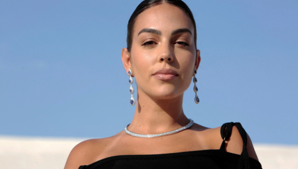 GEORGINA OPET NA METI KRITIKA Objavila fotografiju u uskoj haljinici, pa je optužili za fotošop, niko ne veruje da je to njena figura