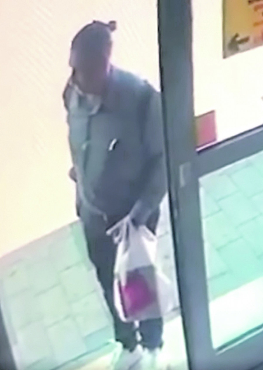 OSUMNJIČENOM ZA PREVARU PENZIONERA ODREĐENO ZADRŽAVANJE U paket izlepljen selotejpom stavljao kilogram brašna, pa PAPRENO naplaćivao uslugu!