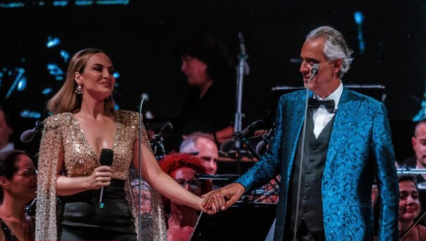 BOČELI JOJ JE NAKON NASTUPA REKAO JEDNU REČENICU I UKAZAO ČAST: Jelena Tomašević otkrila emotivni susret sa slavnim tenorom nakon nastupa