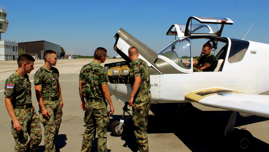 BUDUĆI PODOFICIRI RATNOG VAZDUHOPLOVSTVA Obuka za održavanje aviona i helikoptera Vojske Srbije (FOTO)