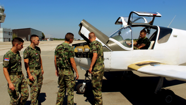 BUDUĆI PODOFICIRI RATNOG VAZDUHOPLOVSTVA Obuka za održavanje aviona i helikoptera Vojske Srbije (FOTO)