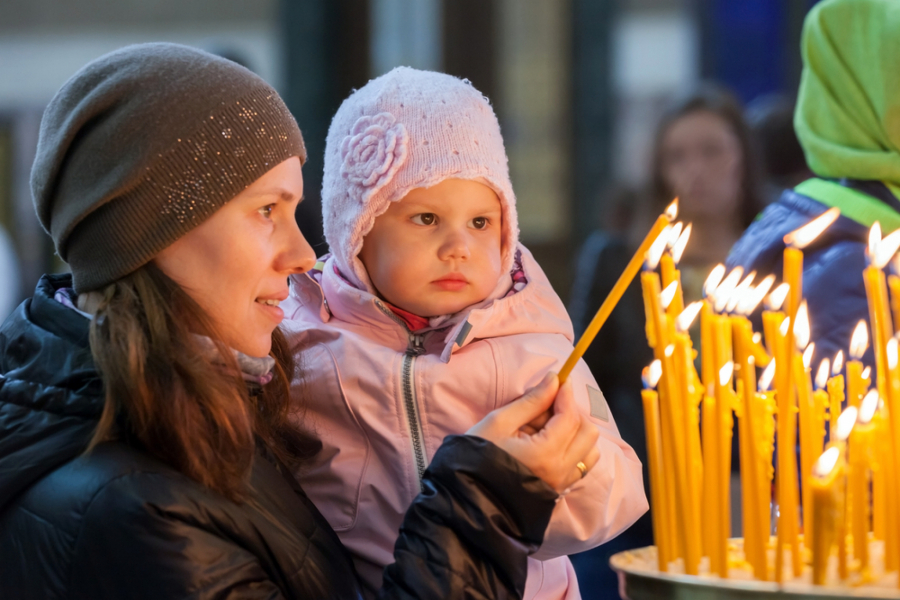 KADA SE TREBA PREKRSTITI TOKOM BOGOSLUŽENJA? Ovo su običaji i pravila ponašanja u svim pravoslavnim crkvama