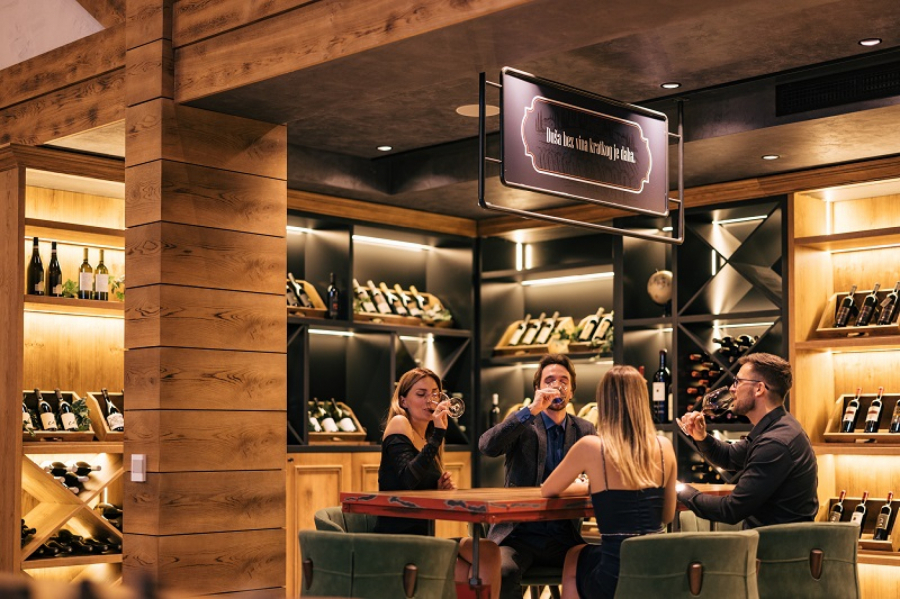 LETA SU LEPŠA NA OBRONCIMA ZLATNE PLANINE Na korak od mira, prirode i svežine – hotel Zlatibor mountain resort & spa