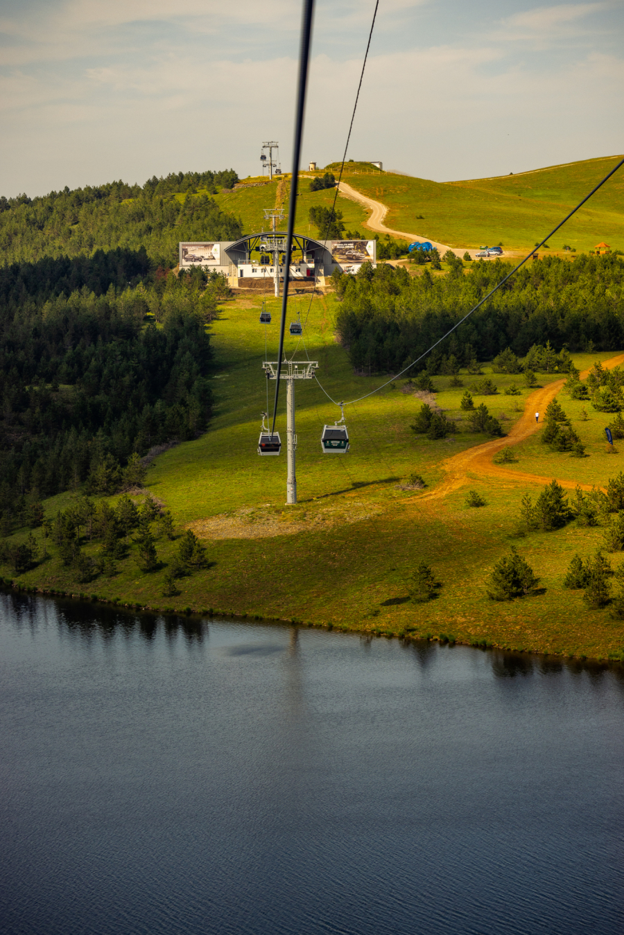 LETA SU LEPŠA NA OBRONCIMA ZLATNE PLANINE Na korak od mira, prirode i svežine – hotel Zlatibor mountain resort & spa