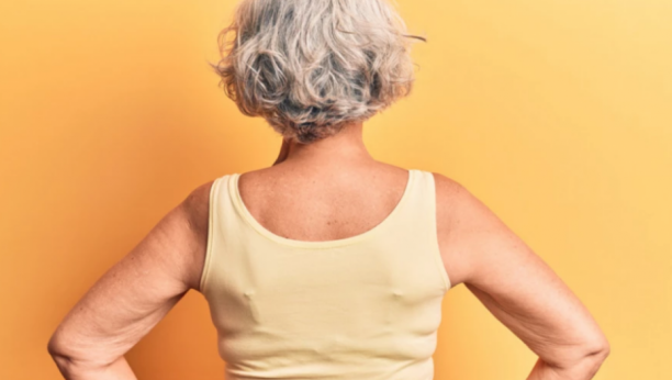 90 GODINA I IZGLEDA KAO DEVOJČICA Nije imala nikakve intervencije, a nećete moći da verujete šta koristi za negu KOŽE!