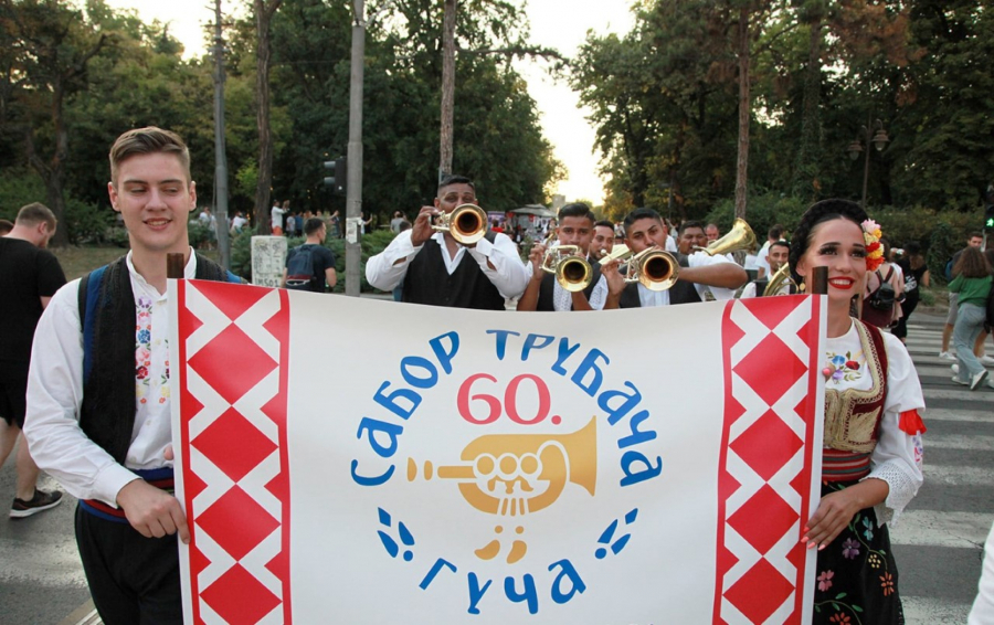 U SUSRET SABORU TRUBAČA U GUČI: Svečani defile od 150 trubača na ulicama glavnog grada