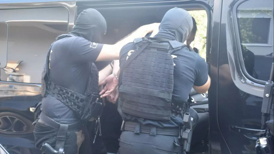 ZAPLENJEN KOKAIN VREDAN DVA MILIONA DOLARA FBI otkrio i telo muškarca ispod čamca!