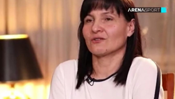 LJUDI SVAŠTA KOMENTARIŠU, ONA JE NJEGOV IZBOR Majka Luke Jovića prvi put progovorila o snajki Sofiji, tužna je, a ovo je razlog