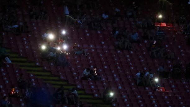 ODLAŽE SE POČETAK Nestala struja na "Marakani", kasni meč Zvezde i Surduličana