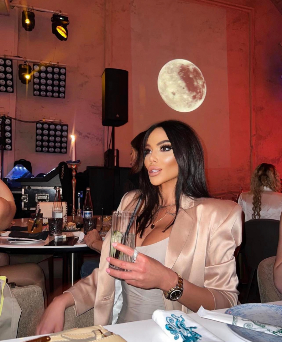 NOSI GARDEROBU SA PIJACE Tamara Đurić žestoko uzvratila Jovani Jeremić: Jadna, vozi auto od 1000 evra!