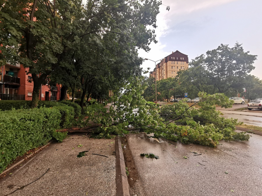 LOŠ ZNAK Posle paklenih dana, sručilo se nevreme na Srbiju: Zagrmelo na Ognjenu Mariju