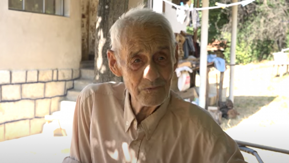 ON JE NAJSTARIJI SRBIN Deka Živan ima 105 godina, preko 40 unučića i praunučića, a ovo je njegov ključni savet za dug život