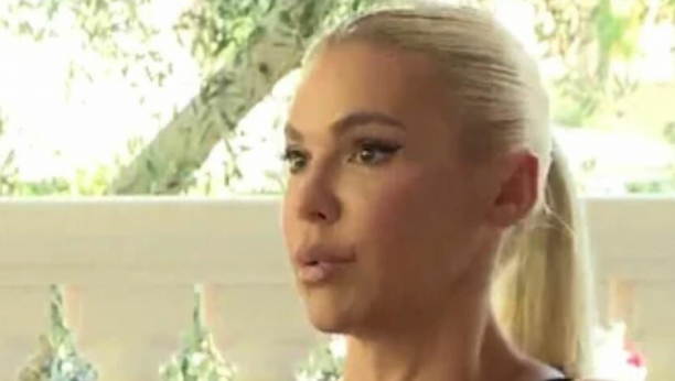 NATAŠA BEKVALAC PUKLA OGROMNE PARE U AMERICI Pevačica oduševljena kockarnicama, a evo šta joj je sestra zabranila