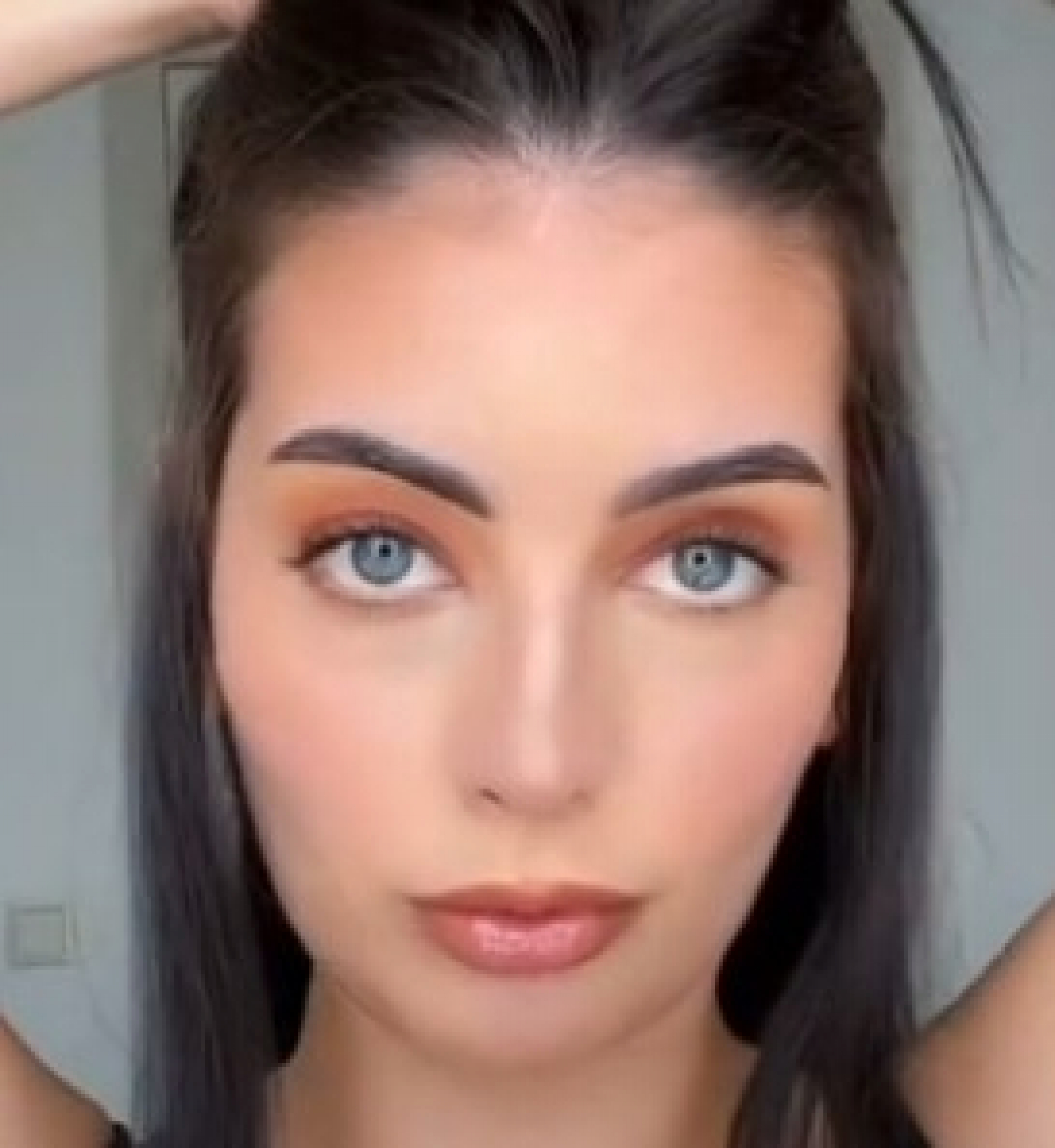 BEZ FILERA I ESTETSKIH OPERACIJA Uz pomoć ove frizure lice će vam biti zategnuto, a jagodice istaknute