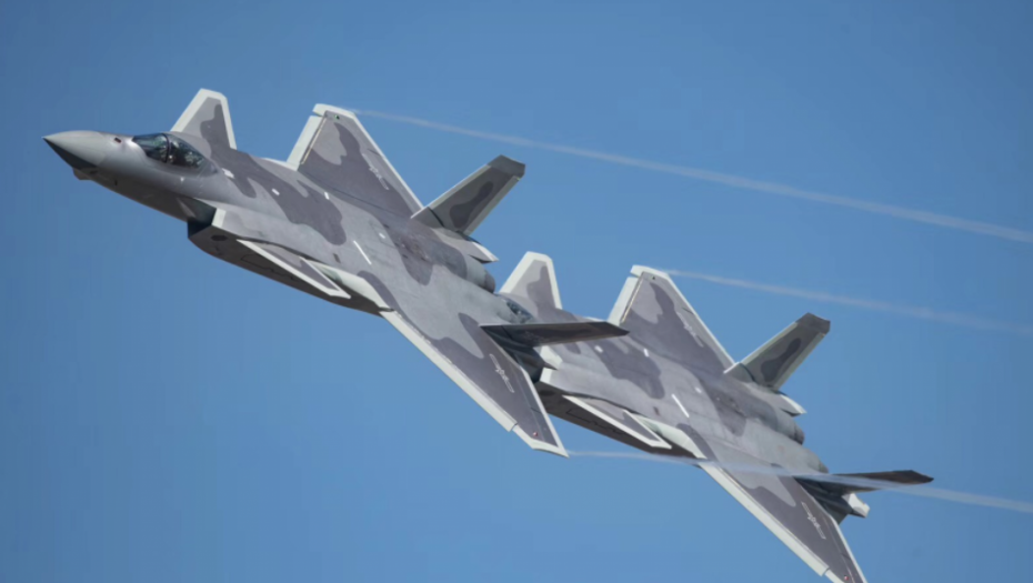 JOŠ MOĆNIJI! Novi kineski borbeni avion J-20 (VIDEO)