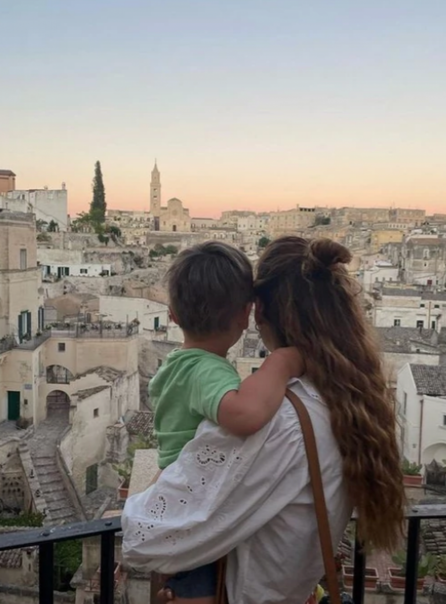 OVDE LETUJE GLUMAČKI PAR Tamara Dragičević i Petar Benčina sa decom otišli na letovanje