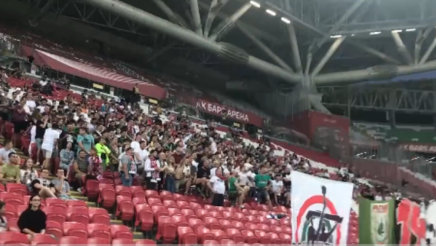 RUSI SE POMIRILI Nestvarne scene na stadionu: Zavađreni navijači zajedno zagrmeli "Kosovo je Srbija" (VIDEO)