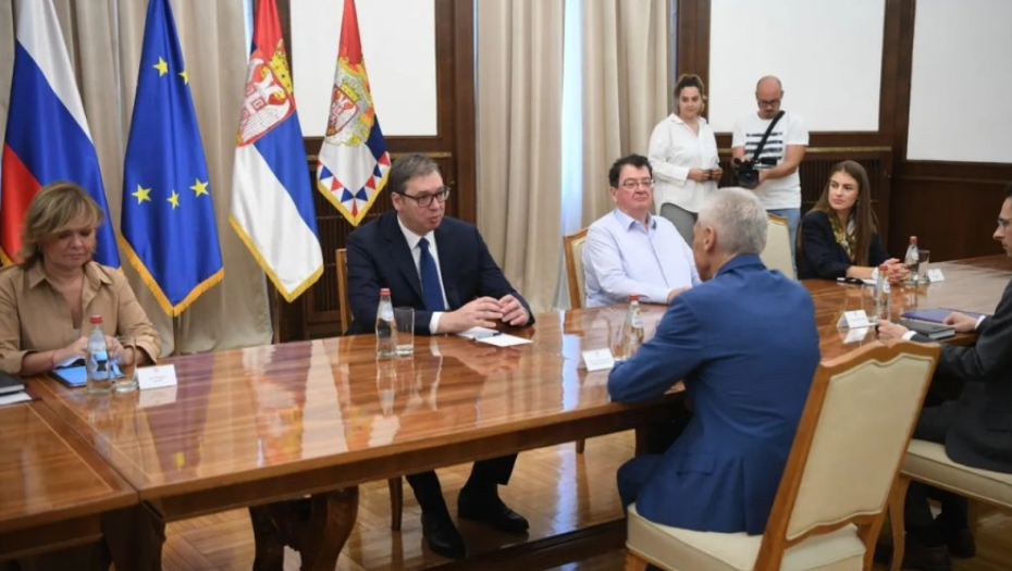 POSEBAN OSVRT NA SITUACIJU NA KIM Predsednik Vučić zadovoljan ishodom razgovora za ambasadorom Harčenkom (FOTO)