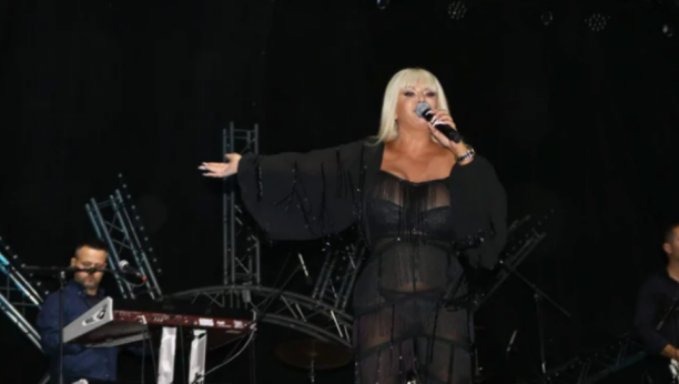 SA 13 GODINA ZARAĐUJE Dara Bubamara šokirala izjavom: Kosta je zaradio 390 dolara i stavio mi na karticu