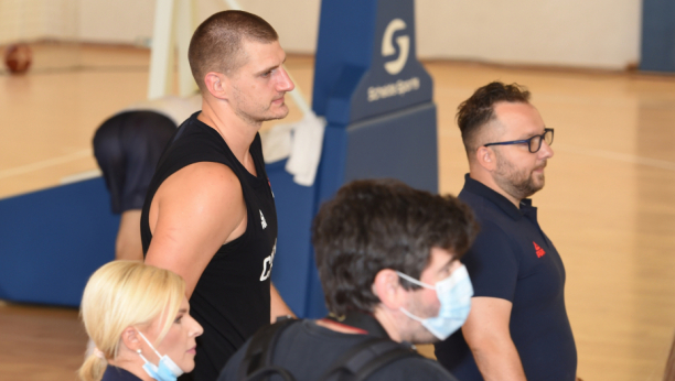 KAD NIKOLA KOMANDUJE SRBIJA POBEĐUJE Ovako je Jokić "nacrtao" koš za pobedu (VIDEO)