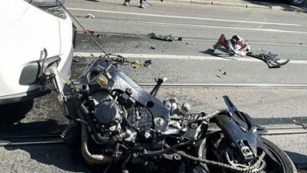 OSTAO NA MESTU MRTAV! Jeziva nesreća kod Valjeva, poginuo motociklista! (FOTO)