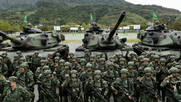 TAJPEJ ISPALIO RAKETE UPOZORENJA Vojne trupe Tajvana u stanju pripravnosti