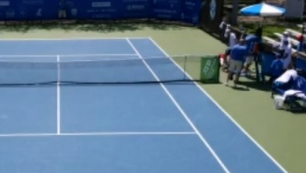 HEROJ! O potezu ovog tenisera se priča: Video da će se dečak srušiti, a onda je oduševio sve (VIDEO)