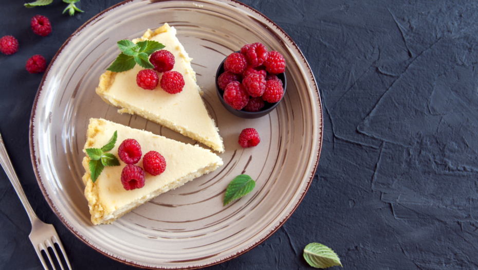Topi se u ustima: Čizkejk sa malinama i belom čokoladom