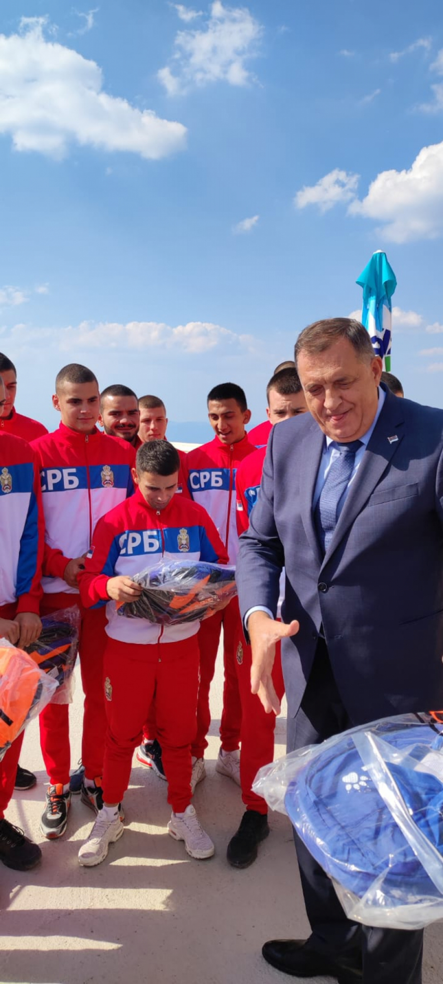 DODIK POSETIO SRPSKE BOKSERE NA JAHORINI Zadovoljstvo je biti u društvu ovih momaka