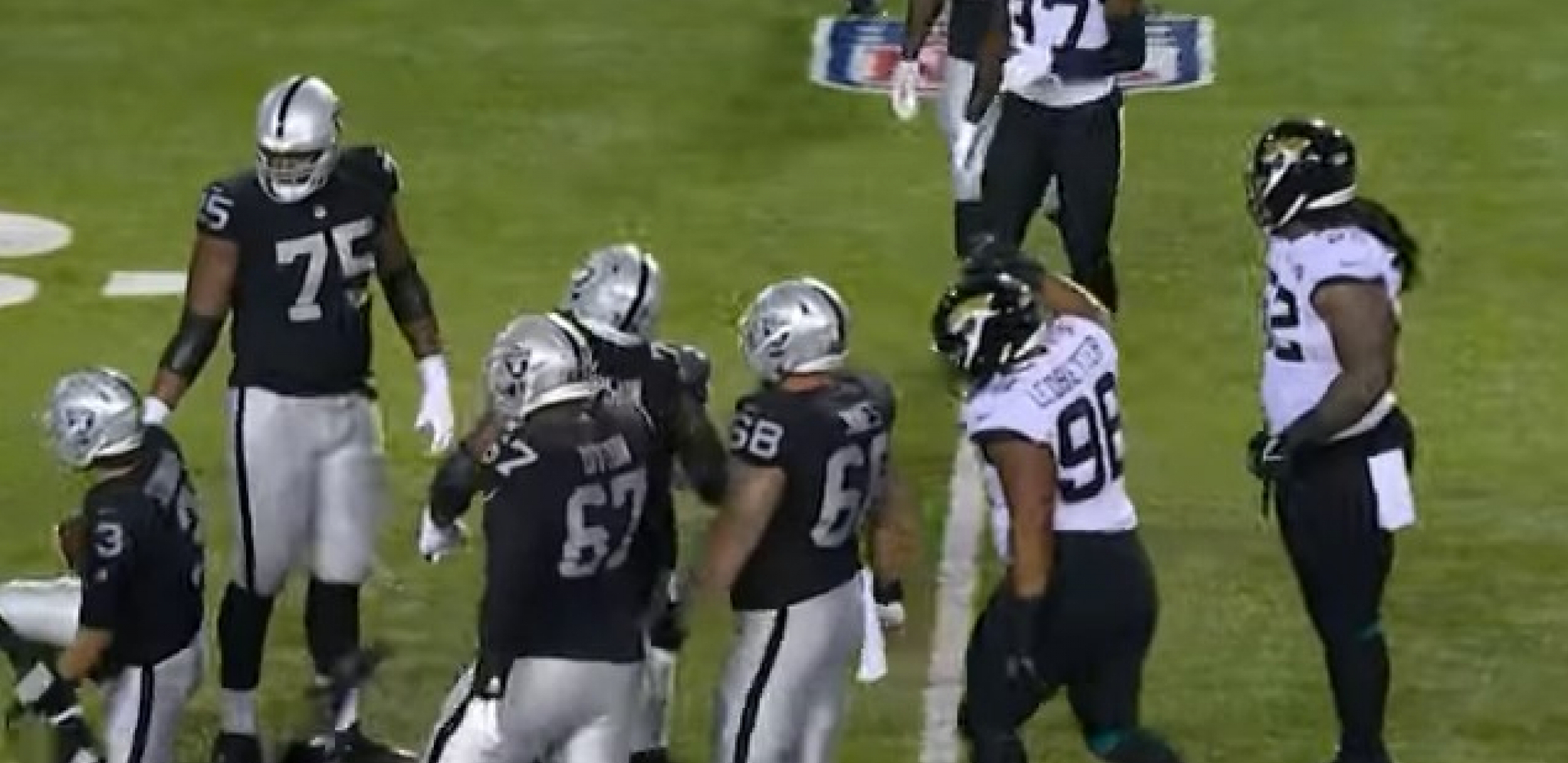 SLAVNI NFL TRKAČ OPTUŽEN ZA PORODIČNO NASILJE Žena (28) iz Majamija požalila se na napad hotelskom obezbeđenju