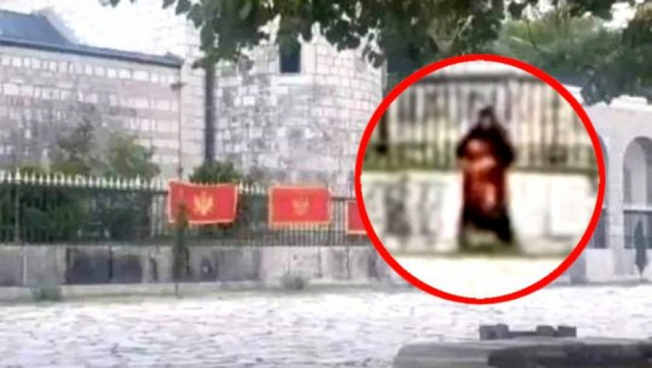 MILOGORCI NE ZNAJU ZA SRAMOTU Policija progoni monahinju zbog zastave, a pogledajte šta su radile "komite" (FOTO/VIDEO)