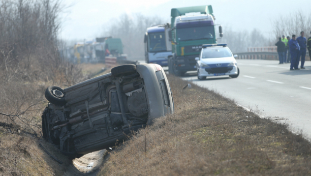 TROJE MRTVIH U PREVRNUTOM AUTU SLOVENAČKIH TABLICA Detalji jezivog udesa kod Užica