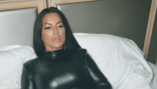 RASPAMETILA PUBLIKU VRELIM IZDANJEM Seka Aleksić zapalila klub mrežastim komadima odeće (FOTO)