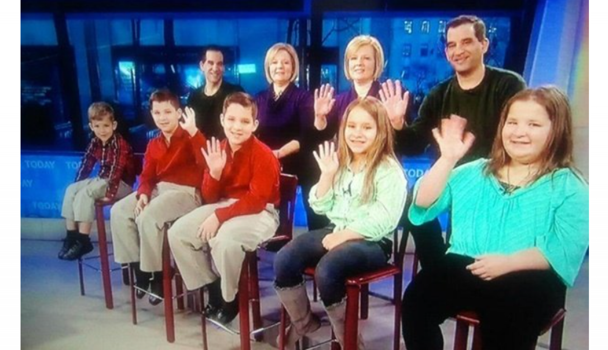 BRAĆA BLIZANCI OŽENILI SESTRE BLIZNAKINJE Kad im vidite decu, zapanjićete se