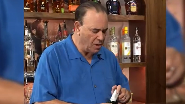 VELIKU GREŠKU PRAVIMO TOKOM SIPANJA PIVA: Barmen šokirao objavom, tvrdi da samo ovako ne nadima