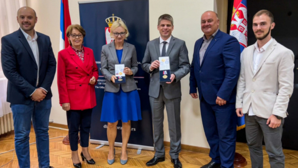 PRIZNANJE ZA OČUVANJE IMOVINE SRBA U BIH Arno Gujon odlikovan ordenom "Zaštitnik srpske zemlje"