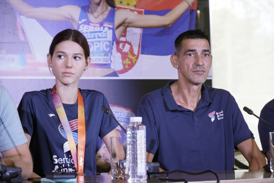 BISERI SRPSKE ATLETIKE OKS ugostio Adrianu Vilagoš i Angelinu Topić