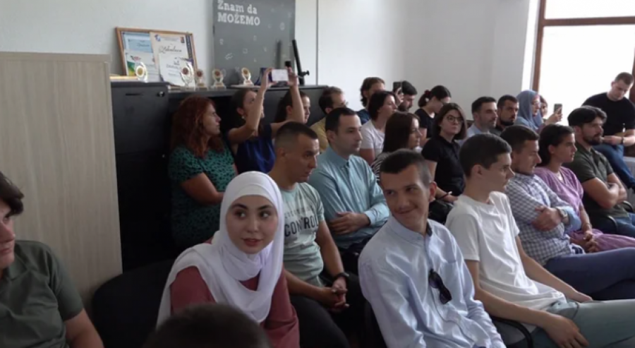 UVEK SMO SPREMNI DA ČUJEMO GLAS MLADIH Ministar Udovičić na javnoj raspravi o Predlogu strategije za mlade: Važno nam je da čujemo šta misle i predlažu! (FOTO) (VIDEO)