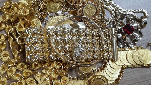 ZLATO U PELENAMA: Pronađeno pola kilograma nakita u vrednosti preko 2,2 miliona dinara