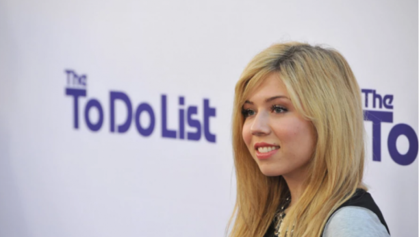 "DRAGO MI JE ŠTO MI JE MAMA UMRLA" Popularna glumica je ispričala o toksičnoj vezi sa majkom i zlostavljanju koje je trpela godinama