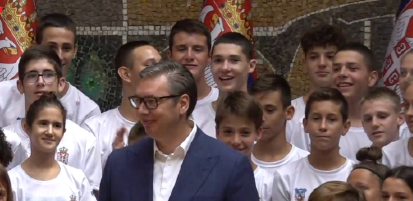 UVEK TU ZA DECU Predsednik Vučić sa mladim sportistima iz kampa "Srbija te zove": Otadžbina je veza koja nas spaja