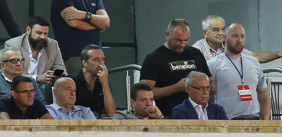 SKAMENJENI Pogled na lica čelnika Partizana sve govori, ne znaju šta ih je snašlo (FOTO)